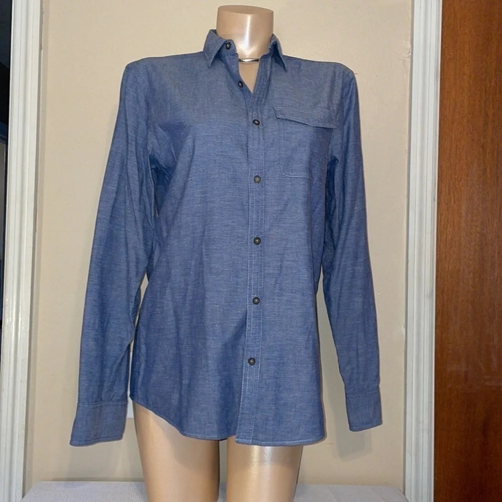 Tre Vero womens shirt Small long sleeve blue Chambray button down cotton